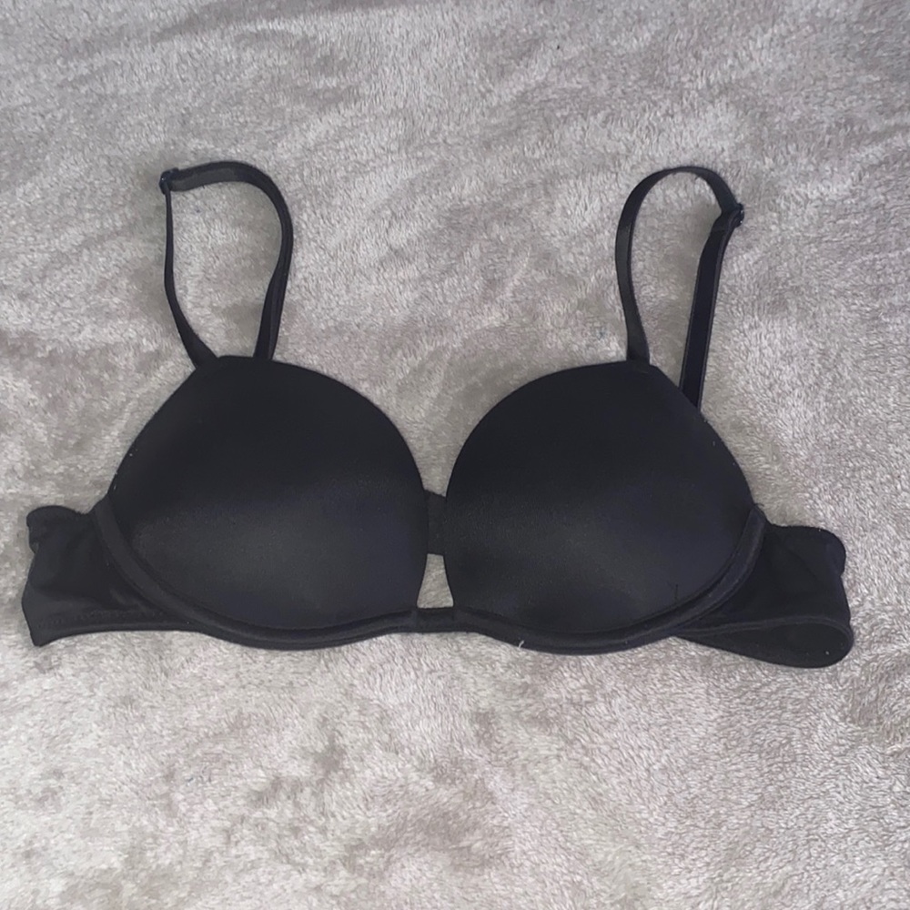 2 Victoria’s Secret PINK Super push-up bras